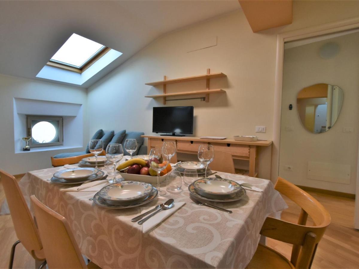 Apartment Duomo Mansarda By Interhome 伊塞奥 外观 照片